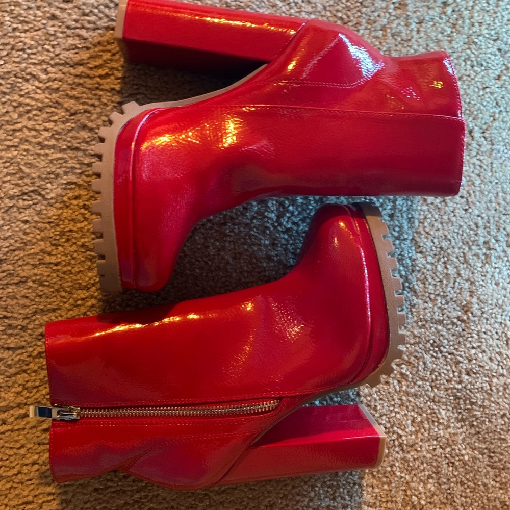 USED RED WOMEN BOOTS - SIZE 7